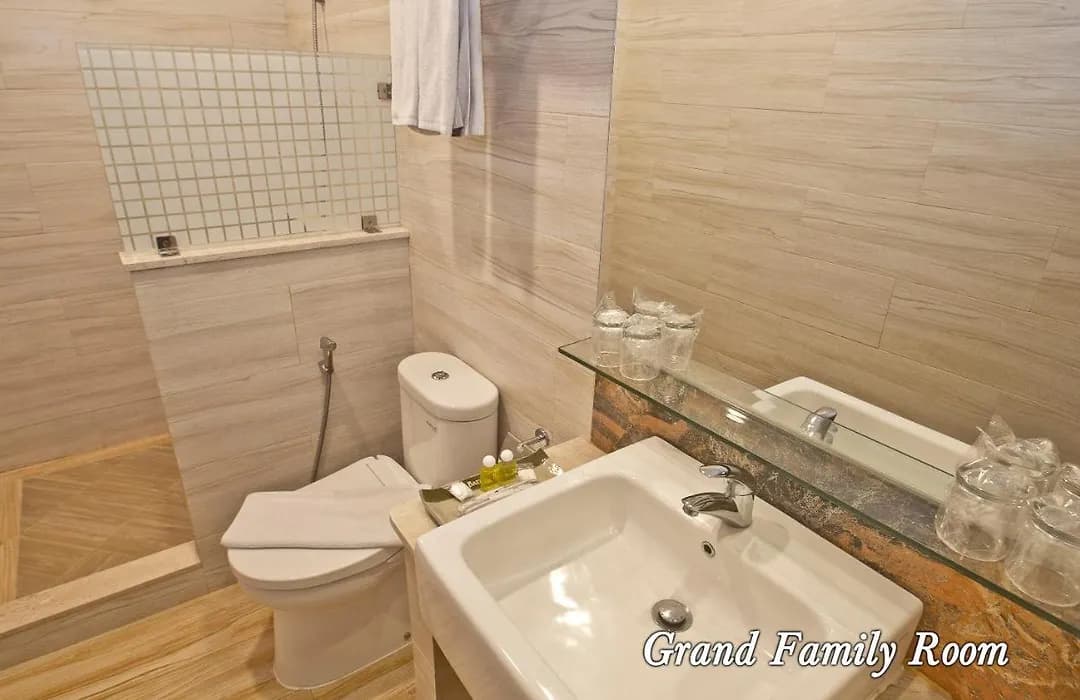 Pelayanan Deluxe Double Room Green Batara Hotel