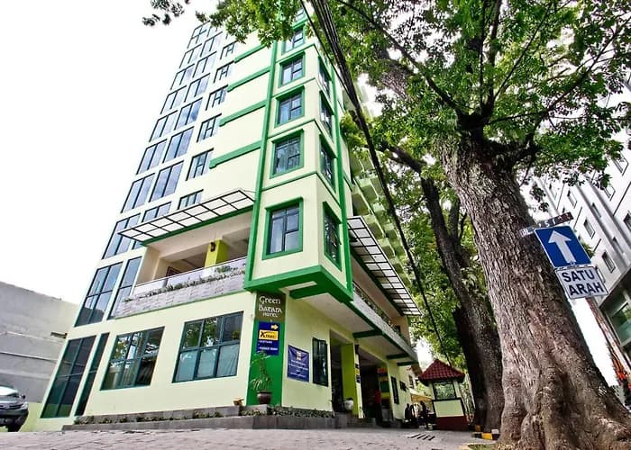 Green Batara Hotel lobby