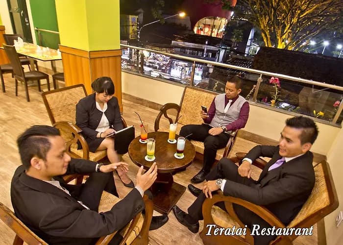 Grand Family Room Green Batara Hotel